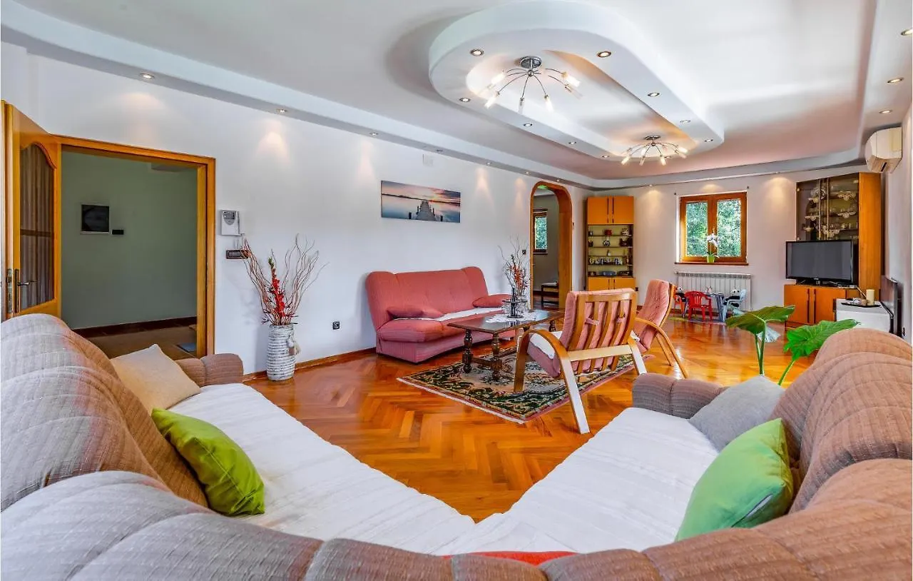 Gorgeous Home In Medulin With Wifi