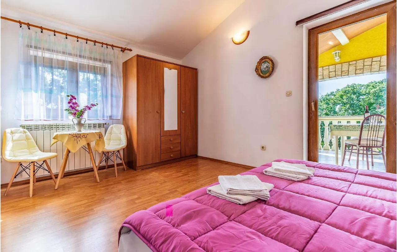 Gorgeous Home In Medulin With Wifi
