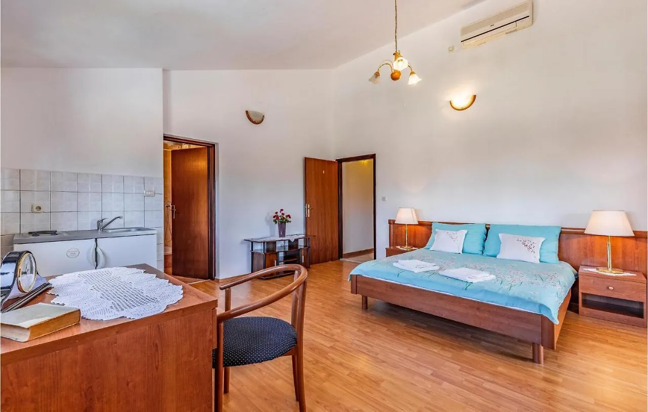 Gorgeous Home In Medulin With Wifi