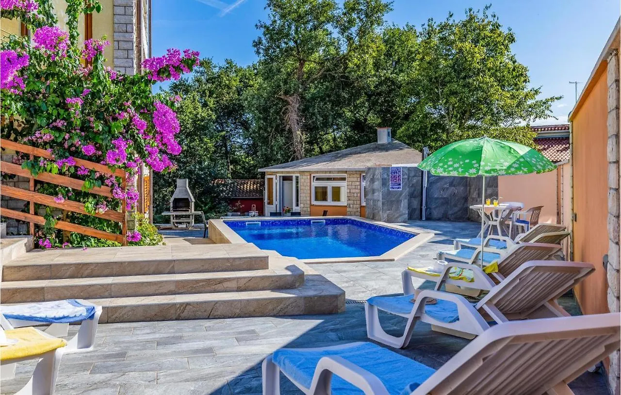 Gorgeous Home In Medulin With Wifi