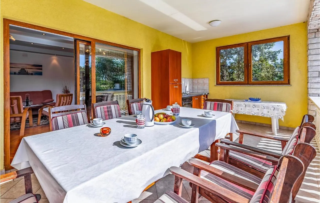 Gorgeous Home In Medulin With Wifi