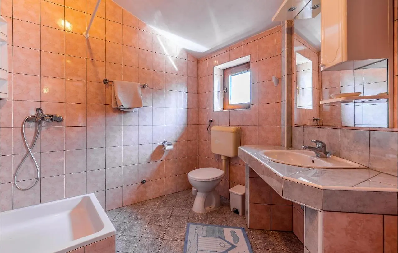 Gorgeous Home In Medulin With Wifi 0*,