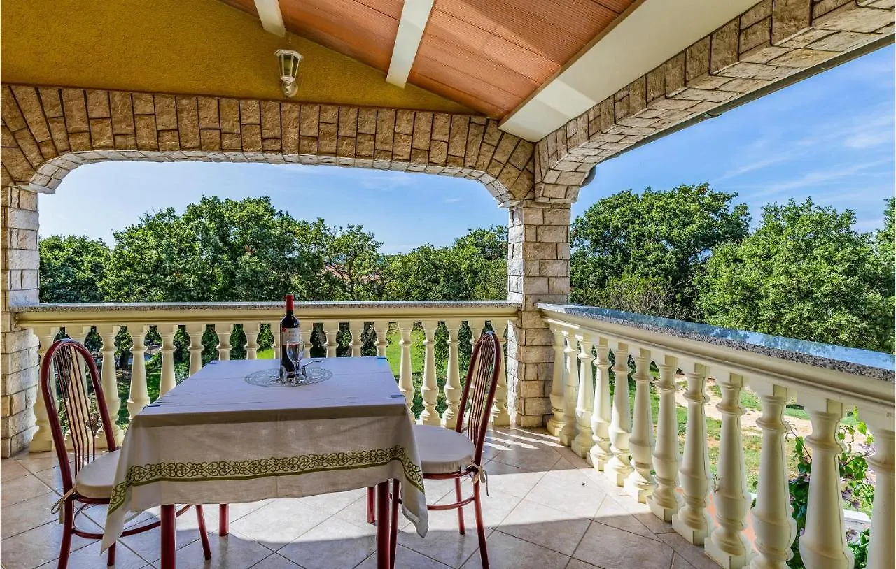 Gorgeous Home In Medulin With Wifi